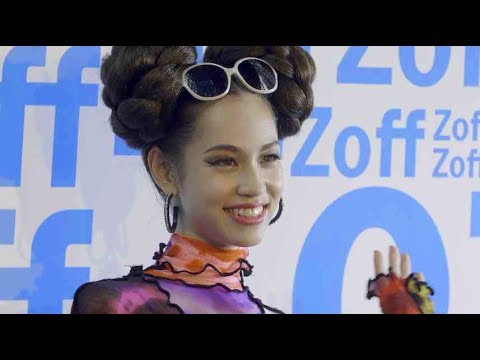 水原希子が登壇!流暢な広東語で挨拶も/Zoff香港・旺角オープンイベント映像