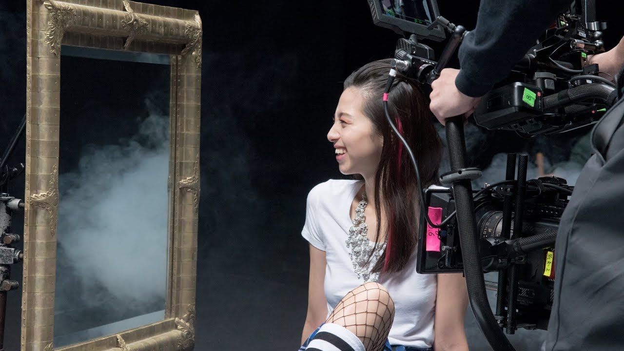 中条あやみ <アヴリル・ラヴィーン新作『ヘッド・アバーヴ・ウォーター』スペシャル・プロモーション映像>メイキングビデオ期間限定公開!