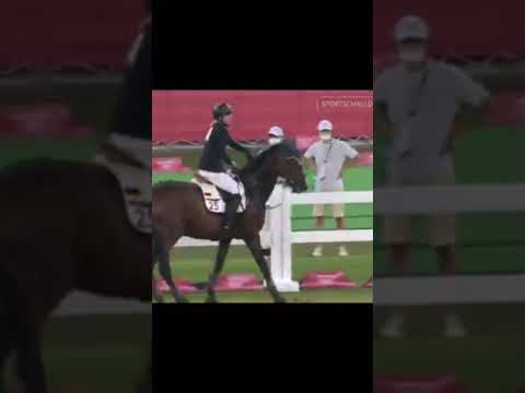 ドイツのコーチが東京オリンピックで馬を殴る! 🐎
