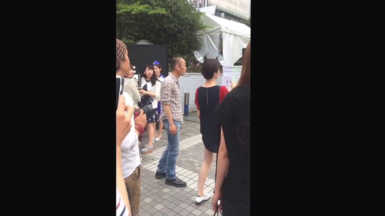 鈴木ちなみ発見!新宿アルタ前でイベント!女優というかタレントというか。