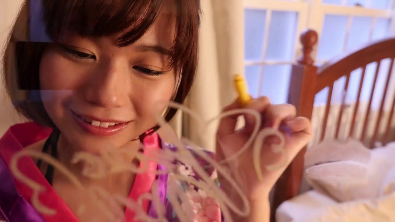 グラビア学園 和地つかさ キスしてサイン