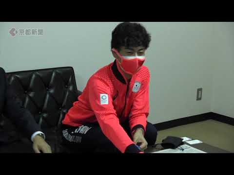 宇山賢選手が京都新聞社を訪問(2021年8月27日、京都市中京区)