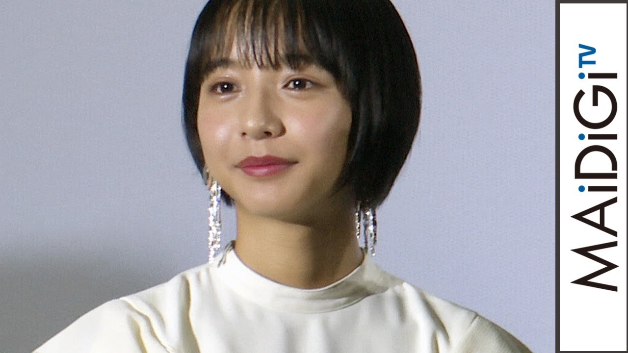 山之内すず、フリルがキュートなロングタイトワンピース姿 映画「人狼ゲーム デスゲームの運営人」舞台あいさつ