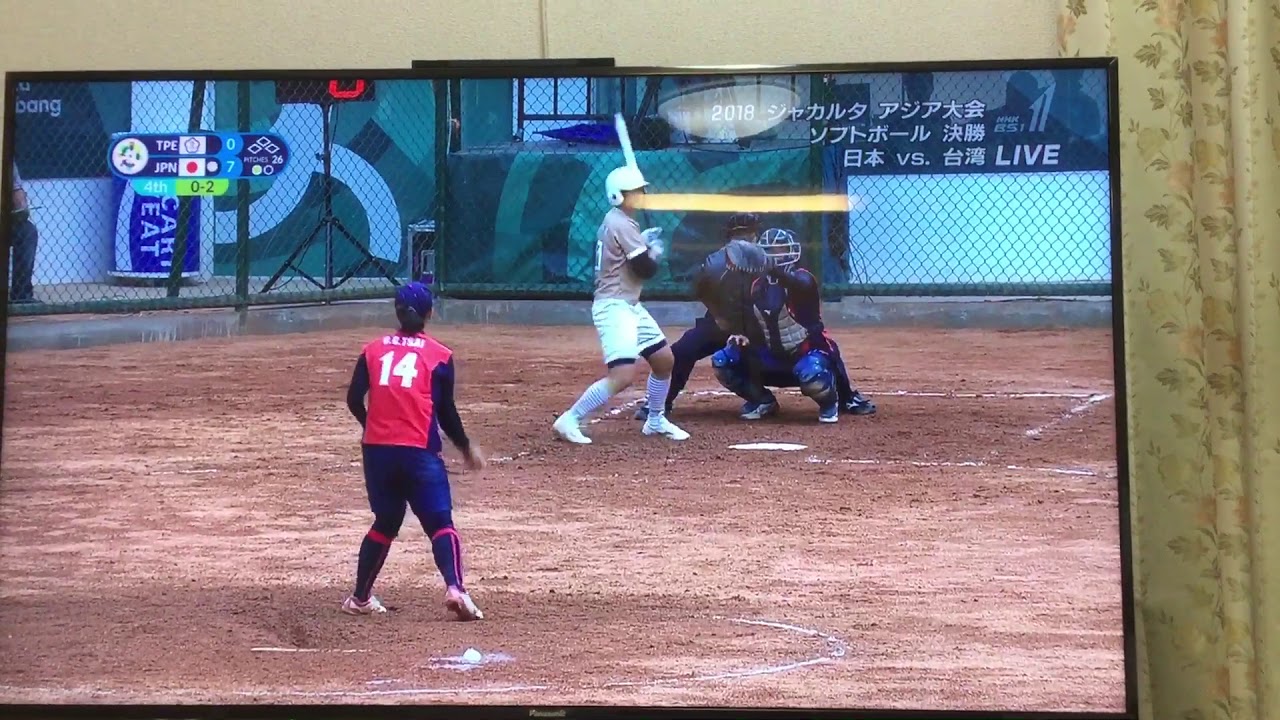 ソフトボール日本代表川畑選手フェンスギリギリの打球