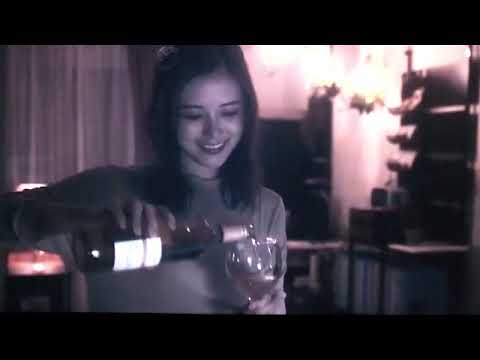 【白石麻衣】部屋着で白ワインを飲む白石麻衣。