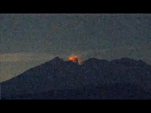 桜島 爆発 2021年04月25日 01時09分 (Sakurajima Explosion April 25, 2021 01:09)※火砕流と判断していた現象は、風下に流された噴煙の一部と修正
