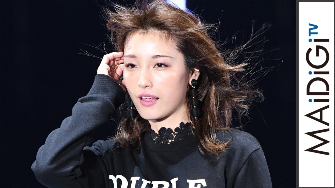 木下優樹菜、TGC“大トリ”で投げキス連発 シースルー黒スカートで“大人の魅力” 「TGC2018S/S」