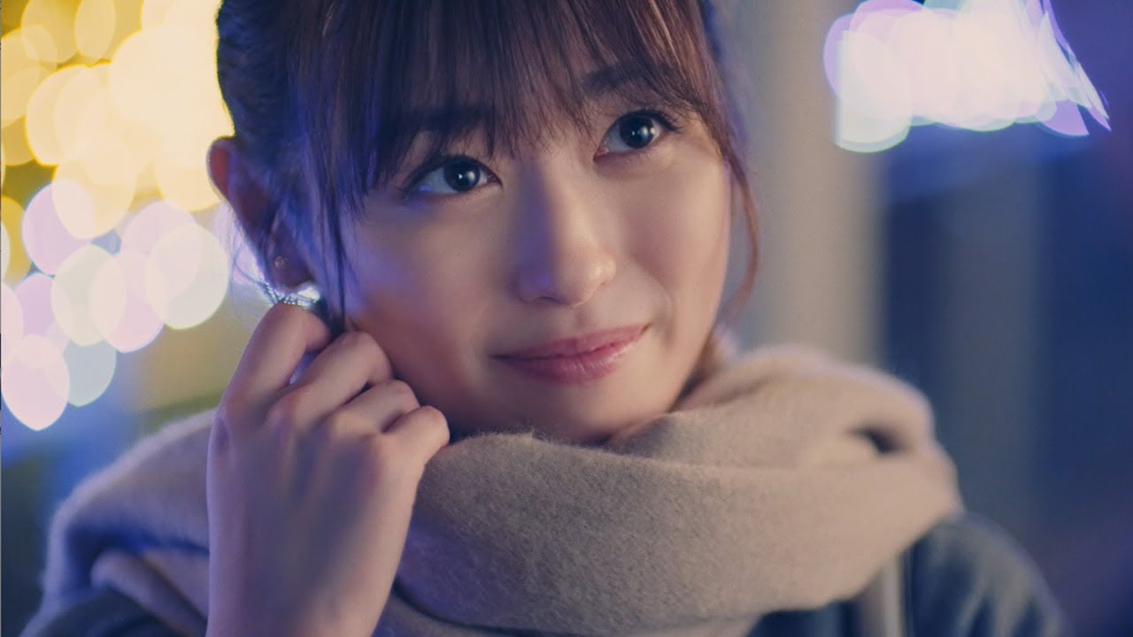 福原遥、恋人からマフラーかけられキュン!超キュートな上目遣いも wiccaウェブ動画「どっちにときめく?」クリスマスプレゼント編