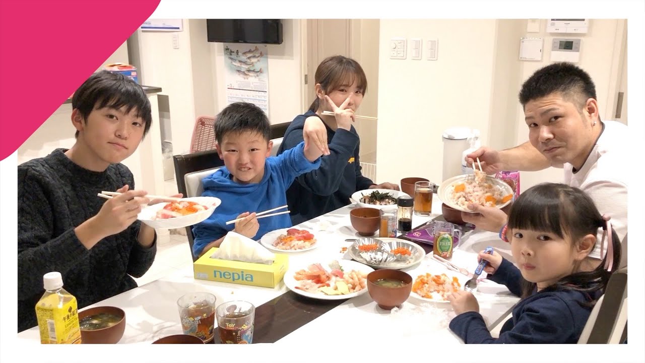 今日は楽しいひな祭り〜🎎✨ごちそういただきまーす😍🍴【ココロマン普段の様子】