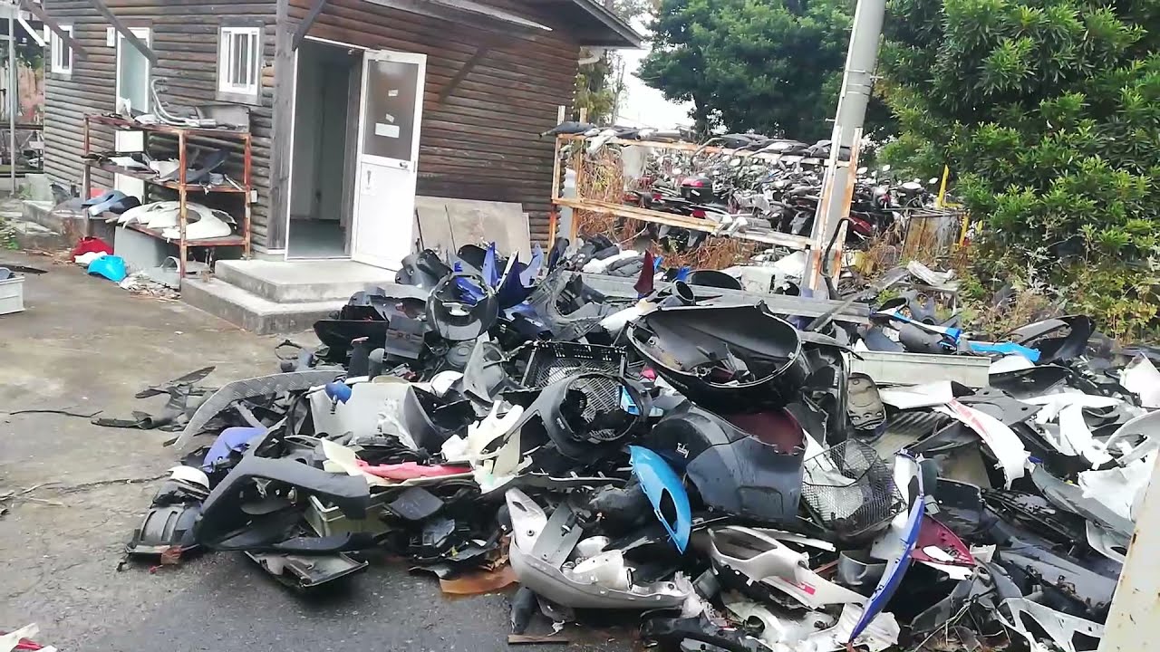 湘南ジャンクヤードに行ってきてスーパーカブの部品を探していました