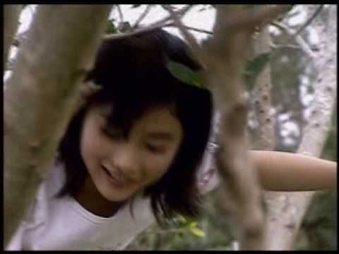 石原さとみ/公園で遊ぶ(かわぃぃぃ) 胸チラ有