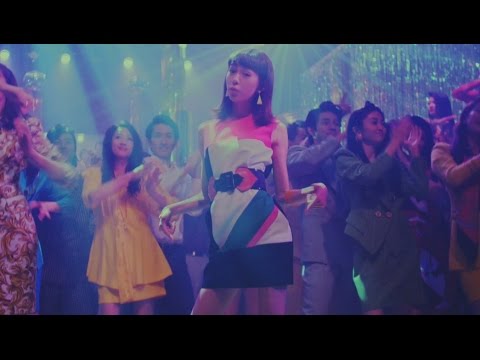 桐谷美玲 初のボディコン姿を披露!80年代”伝説の美脚クイーン” 田中美奈子と美脚対決!Y!mobile 新CM「1980SHOCK!」シリーズ