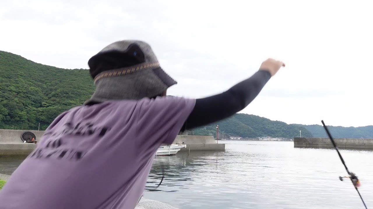 竿が引きずり込まれた!