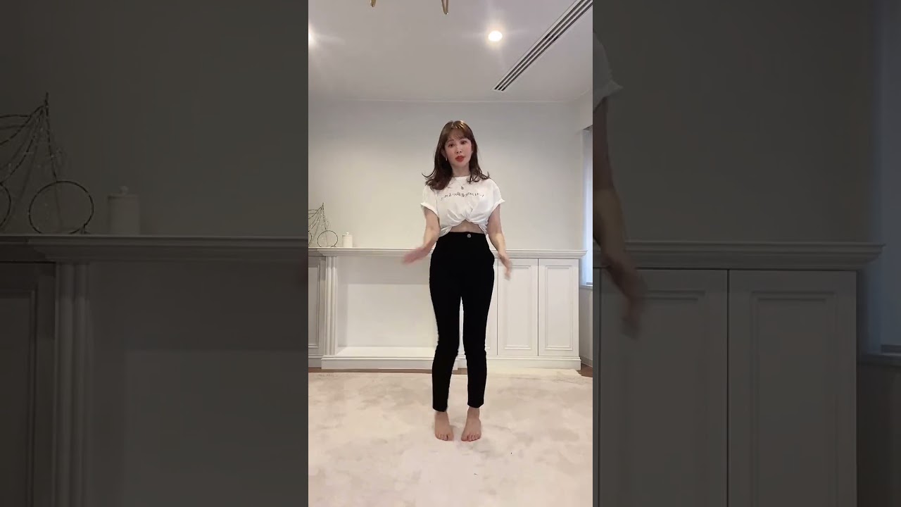 #小嶋陽菜 #shorts ブラックスキニーと白Tee😶🌫️🤍#celebrity #Herlipto#shorts