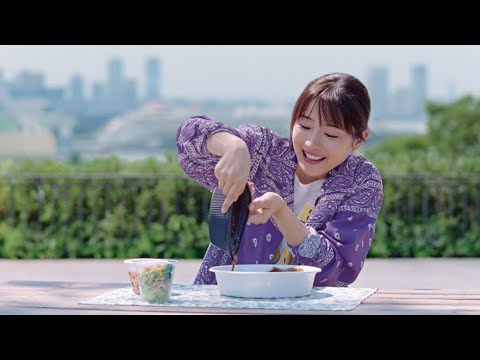 石原さとみ、カレーを「もっと食べたかった…」(CM/石原さとみ)