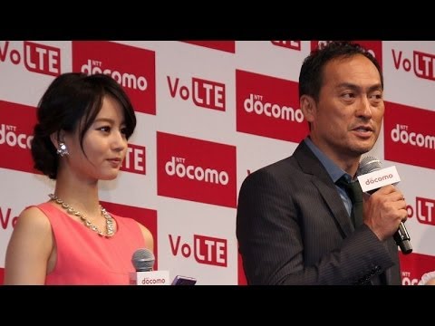 渡辺謙、スマホ抜け出し堀北真希と「念願の共演」 「NTTドコモ2014年夏モデル新商品発表会」(1)