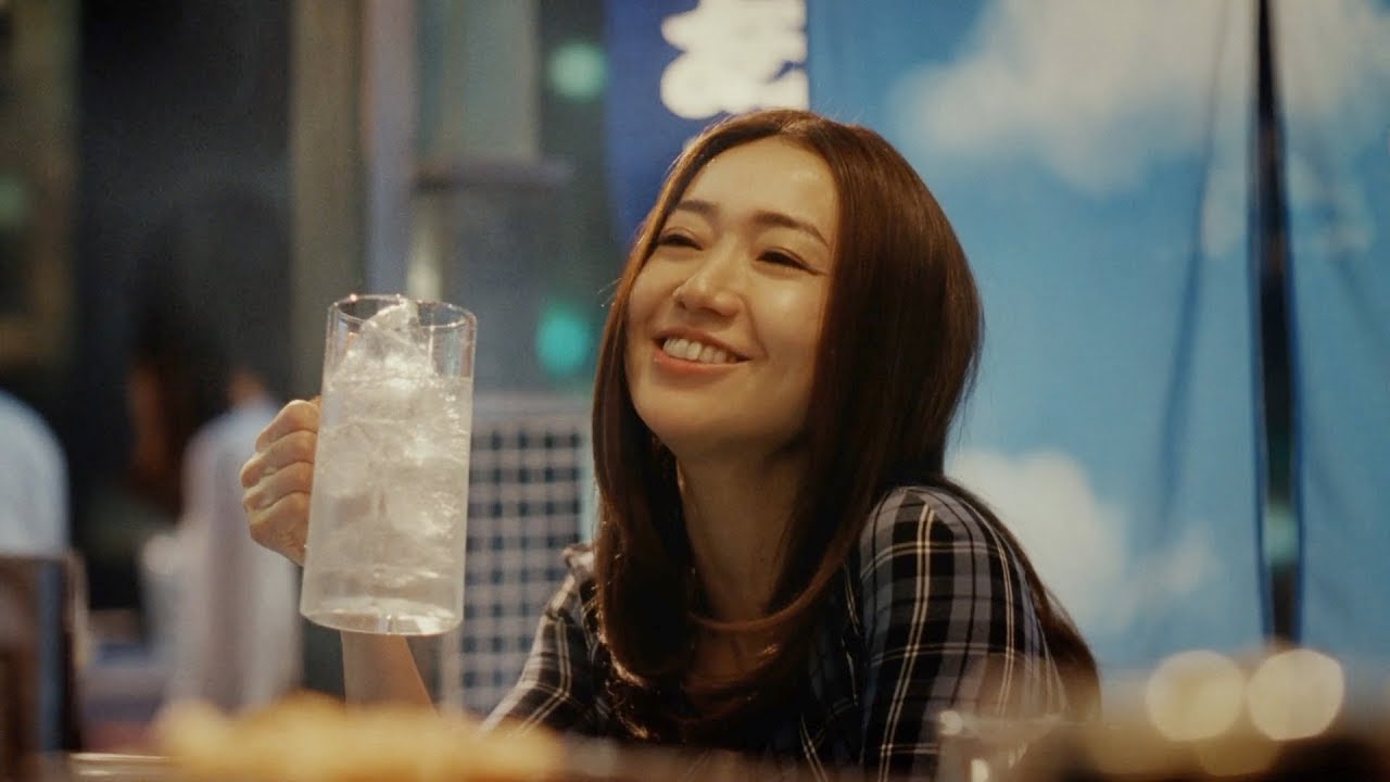 大島優子、常連客になり可愛く“酔った気分” 千原ジュニアから鋭いツッコミ サントリー『のんある気分』新CM『のんある屋台で、ちゃんとチューハイ』篇&メイキング&インタビュー