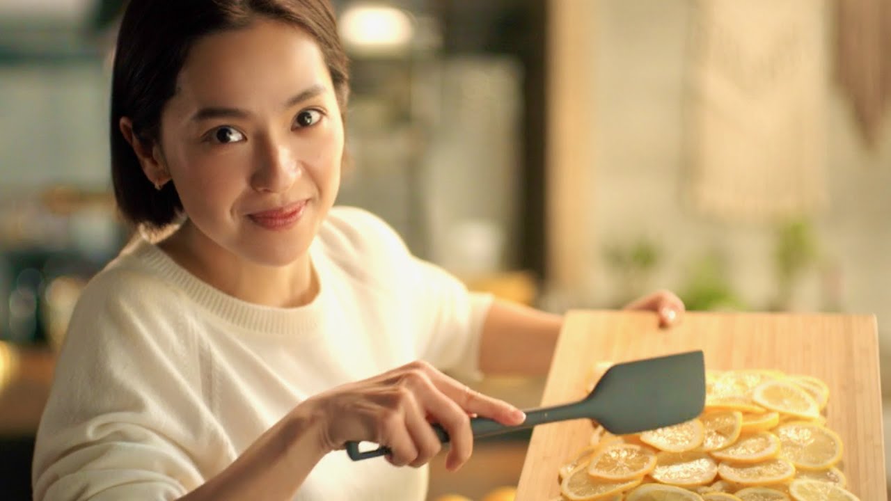 中村アン、こだわりレモンサワー作り!キッチンで悪戦苦闘/麒麟特製レモンサワーCM