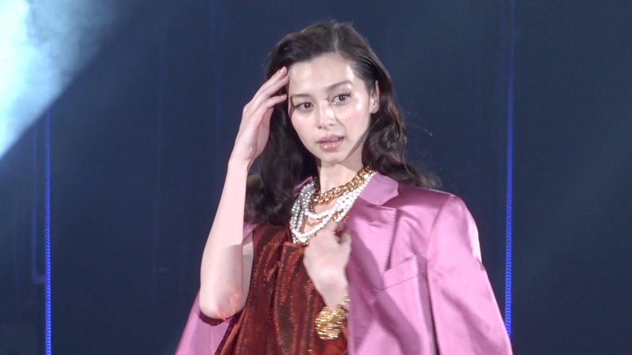 TGCが2年ぶり有観客で開幕!中条あやみが5回連続トップバッター 三吉彩花らランウェイ登場 【東京ガールズコレクション 2022 SPRING/SUMMER】