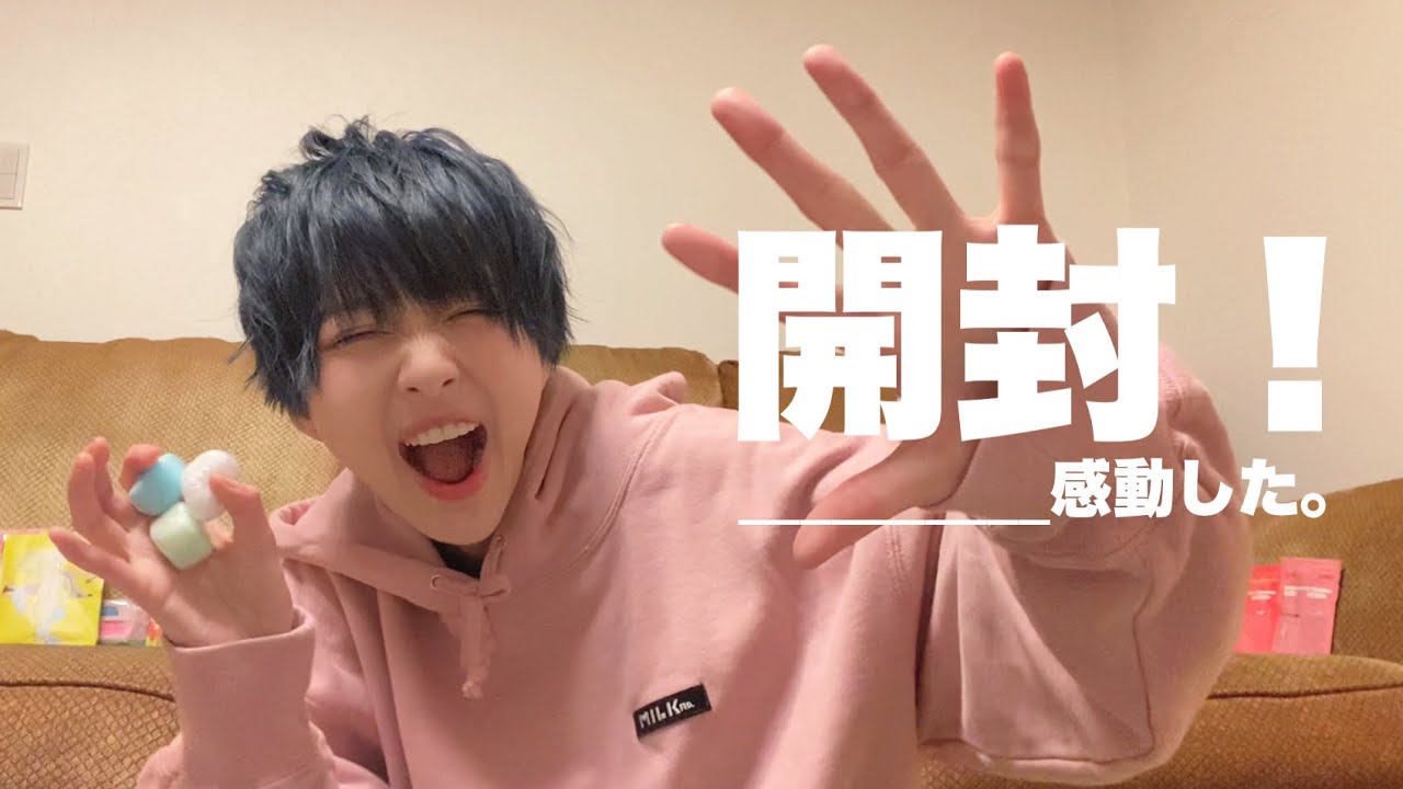 ファンさまからのプレゼント開封をしていたら"不意打ち"に感動してしまいました。