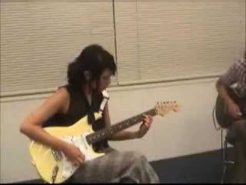 リア・ディゾンleahdizonギターに挑戦「Real G-ZONE」6