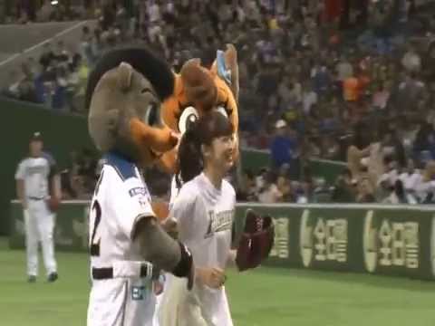 モーニング娘。‘15の牧野真莉愛が始球式で暴投→土下座