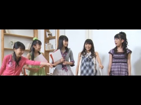 紙飛行機飛ばす。旗上げする。そしてサンドウィッチ。それだけでも癒しになりますか?_Magazine1_【℃-ute】 【スマイレージ】