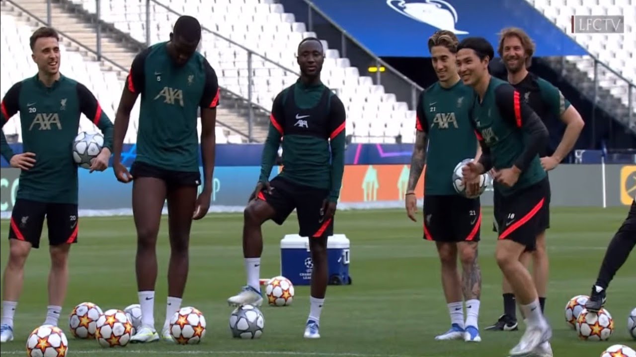 皆の前でバー当てをする南野【南野拓実】