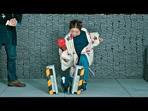 石原さとみ、瓦割りにチャレンジ!