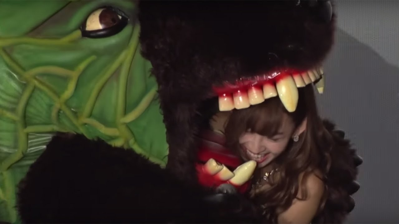 AKB48小嶋陽菜、メロン熊に食われる!?映画「テッド2」イベント3 #Haruna Kojima #Japanese Idol
