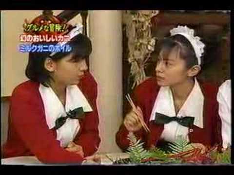 さとう珠緒 Tamao Sato feeds another girl