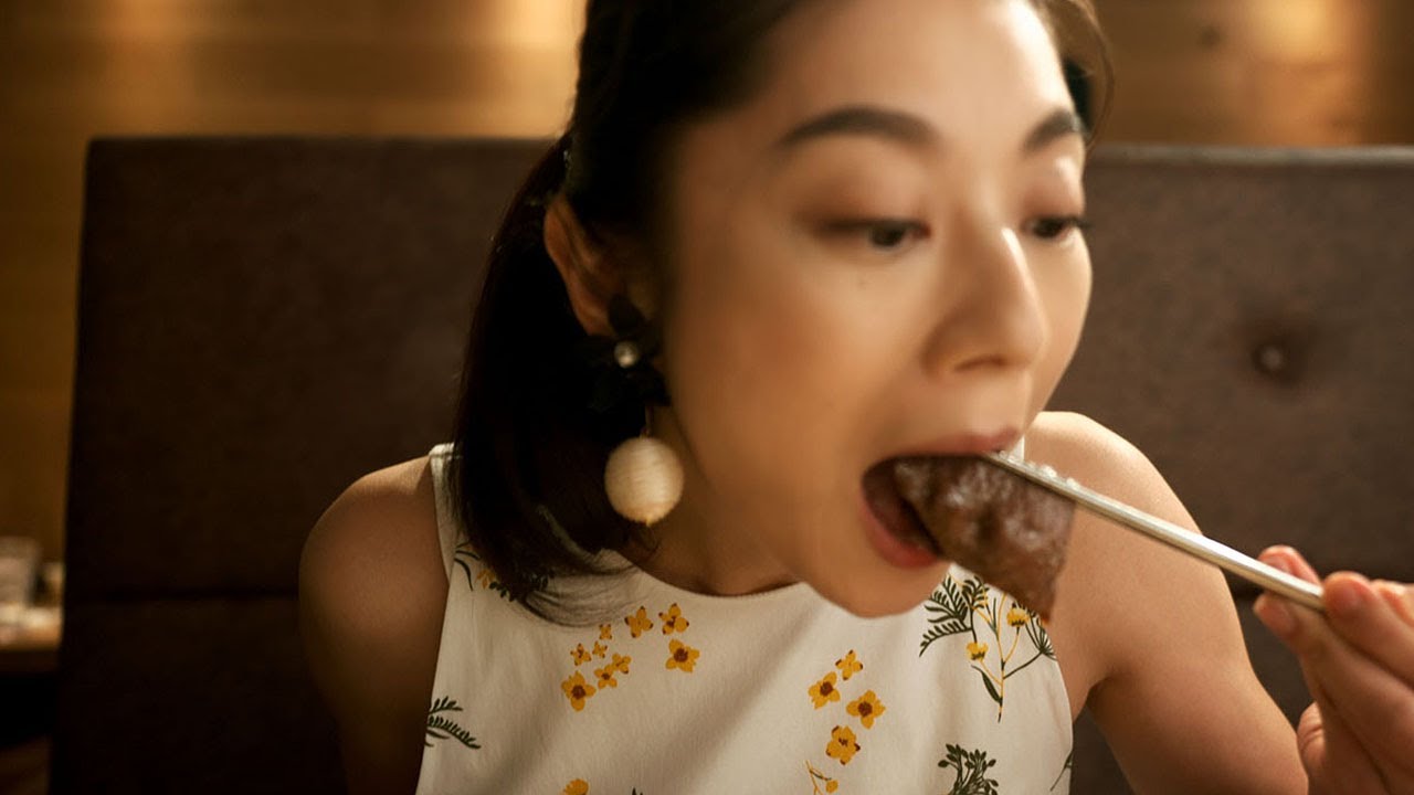 小池栄子、焼き肉を豪快に食す! 理性失うほど没頭!? 牛角新CM「罪深き黒毛和牛」編&メーキング