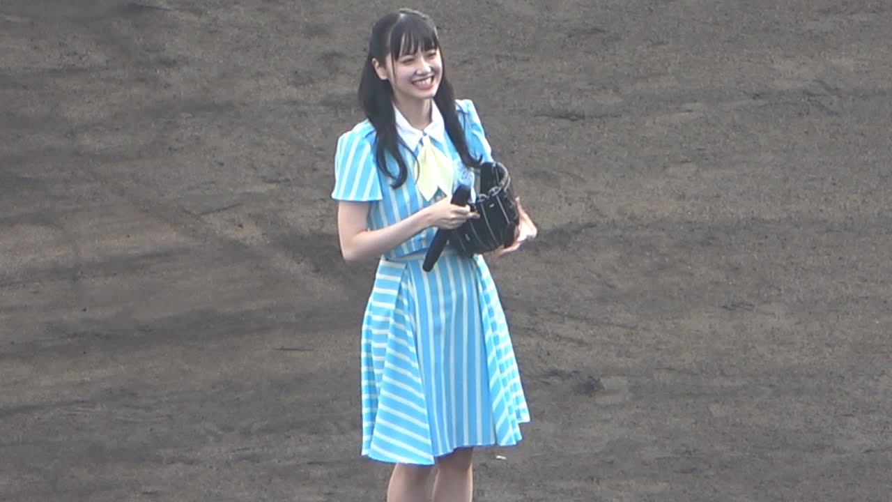 緊張しまくりの愛媛県出身STU48中村舞さんによる始球式! (2022/07/27)