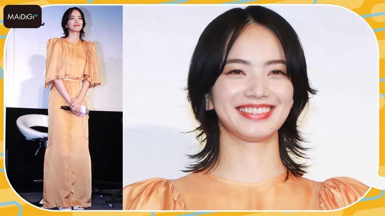 小松菜奈、マキシ丈ワンピでエレガントに ブルーのネイルがアクセント