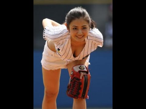 片山萌美“見えそうな”悩殺始球式