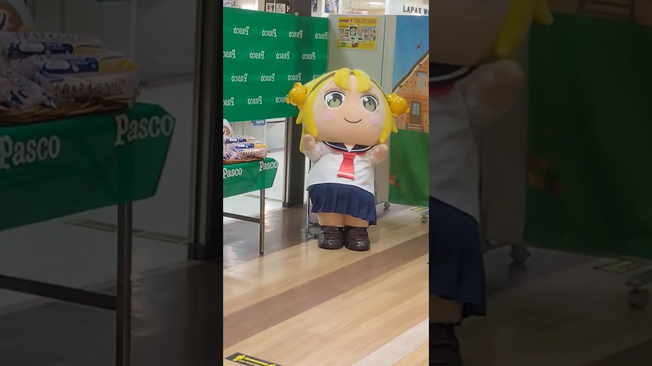 イスに座る おおきい八十亀ちゃん