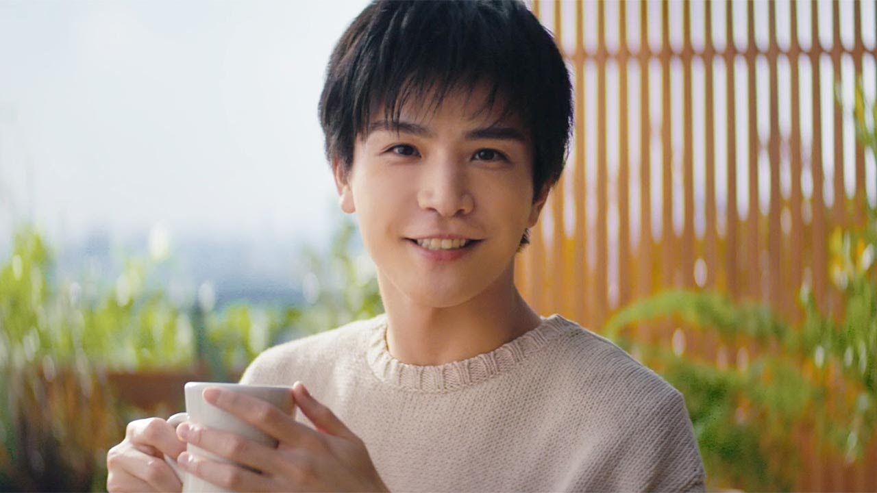 三代目JSB岩田剛典、やさしい笑顔&癒やしボイス披露 “ひとやすみ”提案 「ブレンディ」スティック新CM&メーキング