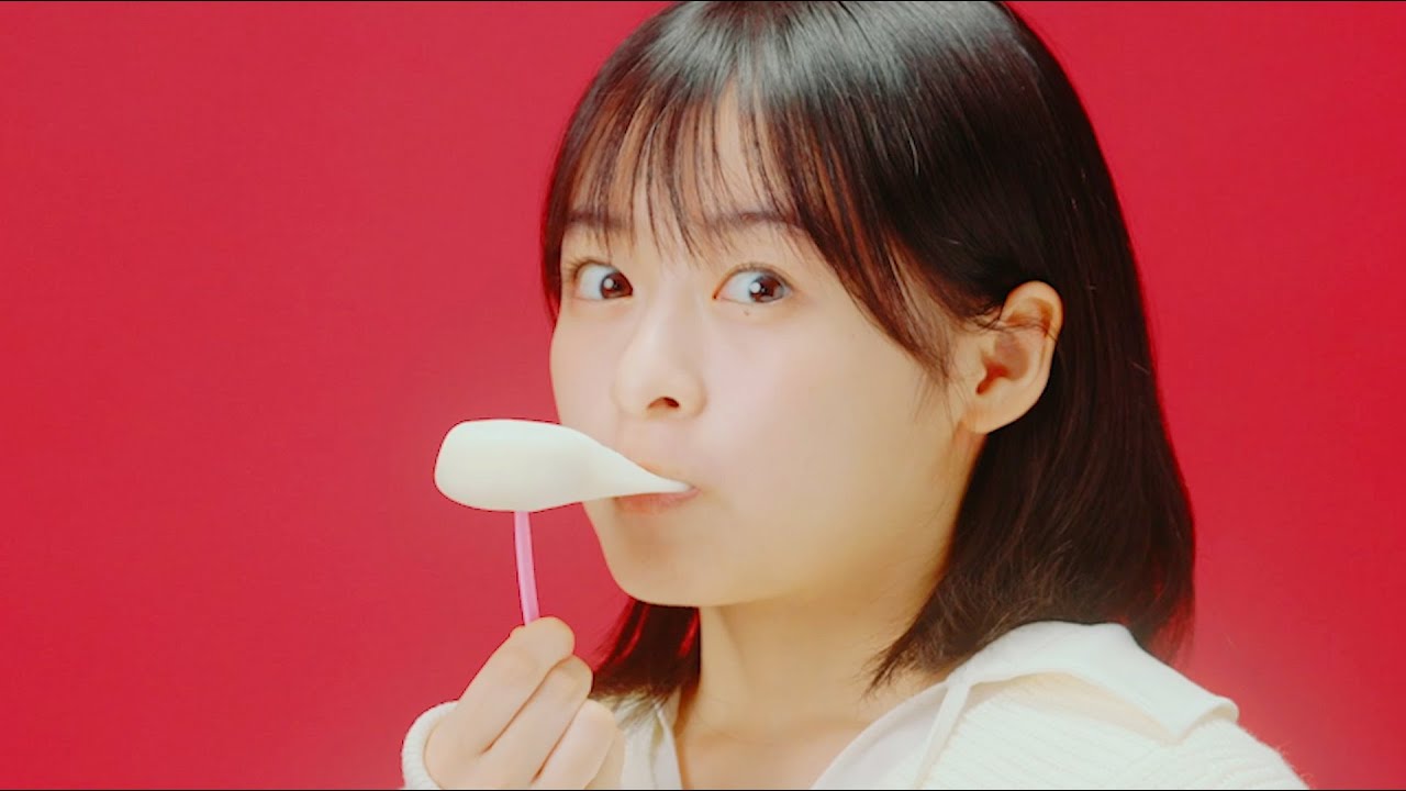 森七菜、CGじゃない弾むぷにぷにモチの秘密を紹介/ロッテ「雪見だいふく」CM+メイキング+インタビュー