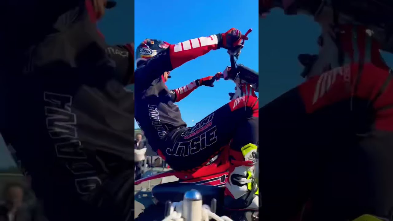 【神業トライアルショー】オートバイ女子部の素晴らしい気づかいで片付けのお手伝いからクロージングのパフォーマンス#shorts