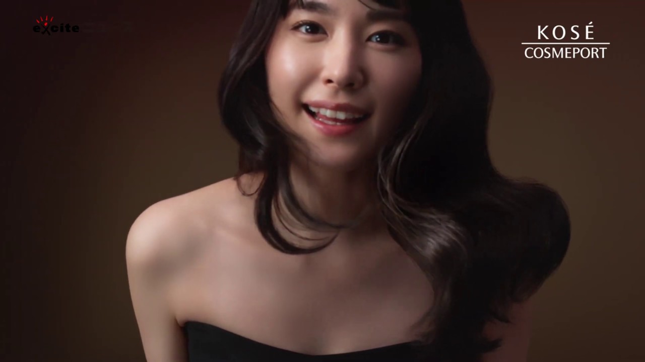 新垣結衣、大人の色気でセクシーな胸元『サロンスタイル ビオリス』新CM