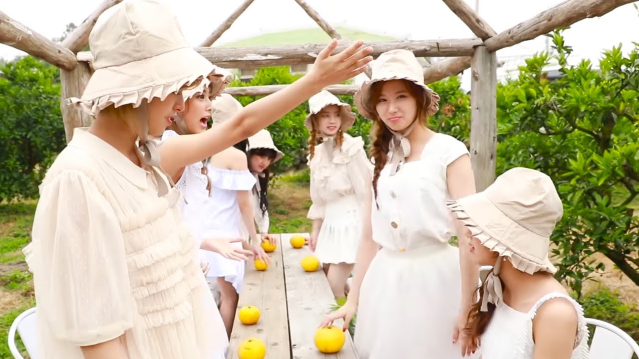 TZUYU's jolly side | TZUYU being extrovert