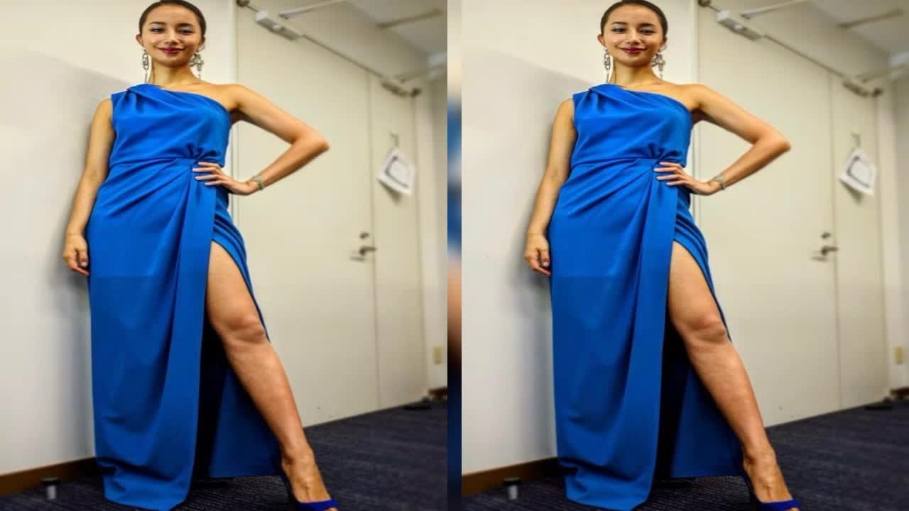 モデルで女優の高橋メアリージュンが14日、ノースリーブワンピースやタイトワンピースを着こなすショットをブログで複数公開した。