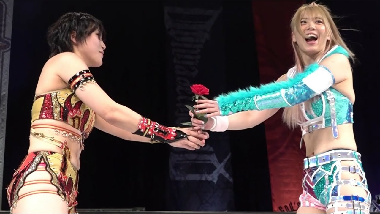 【スターダム】誕生日&新コスチュームの岩谷麻優に林下詩美が薔薇のプレゼントをあげた結果・・・!『お誕生日おめでとうございます!』-2.19埼玉・所沢大会-【STARDOM】