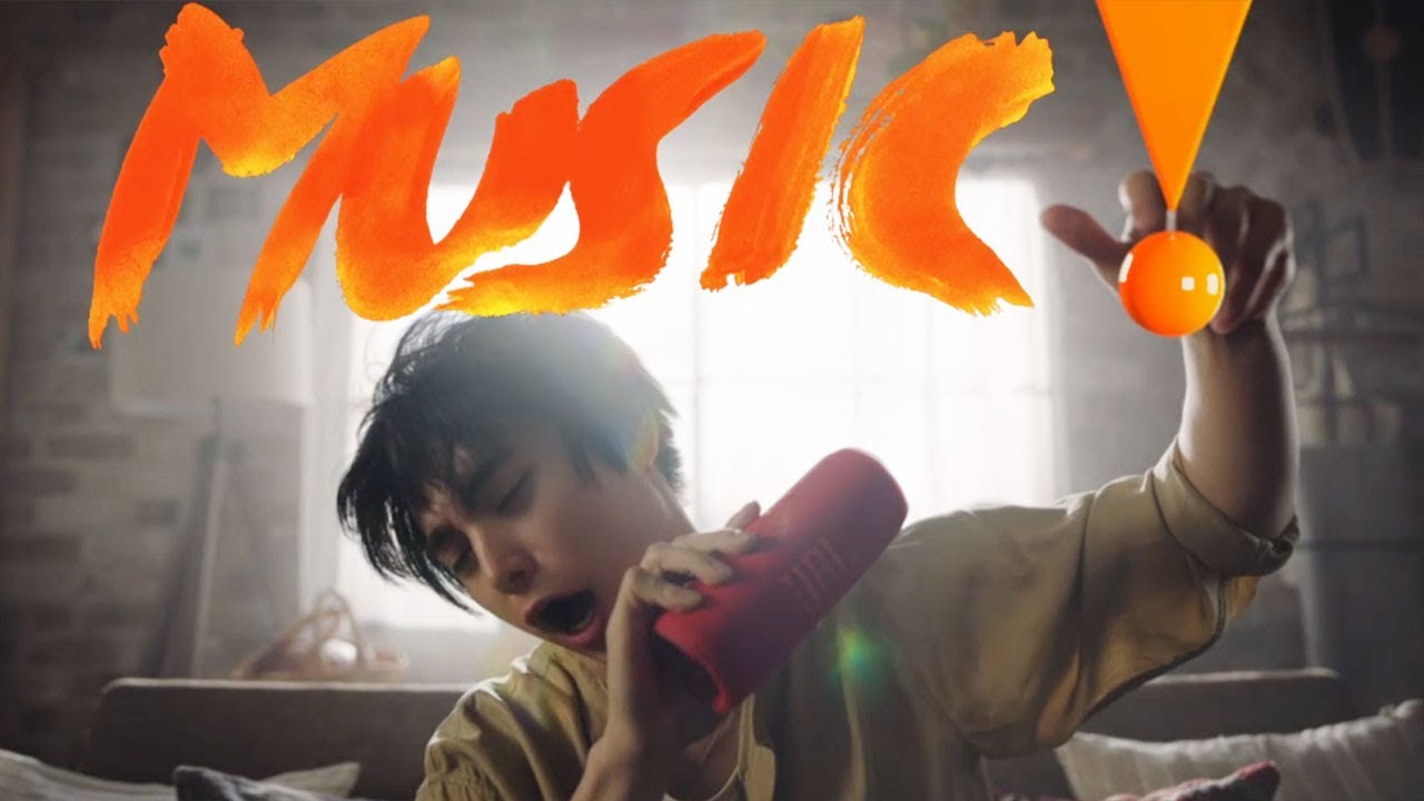 村上虹郎、音楽聴いて超ノリノリ!宙にも浮く!? JBL「MUSIC!音楽と、前へ。」スペシャル動画