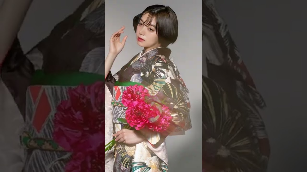 池田エライザ着用 大きな柄の個性的な振袖