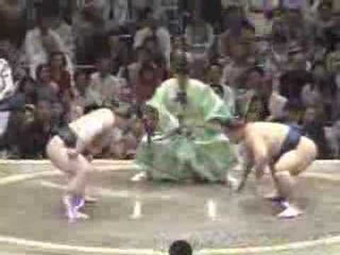 朝青龍 vs 千代大海 – the real SUMO fighting 4
