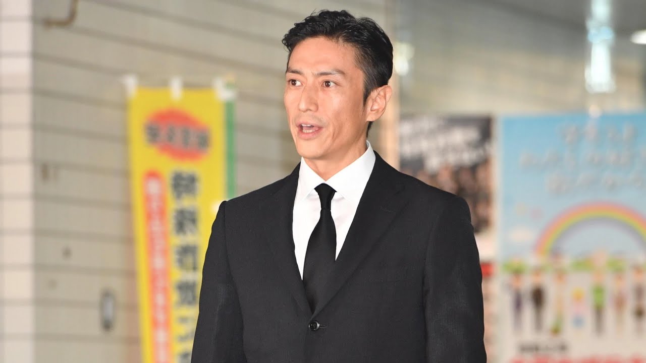 保釈の伊勢谷友介容疑者が〝4秒謝罪〟 ユーチューバー乱入のハプニングも