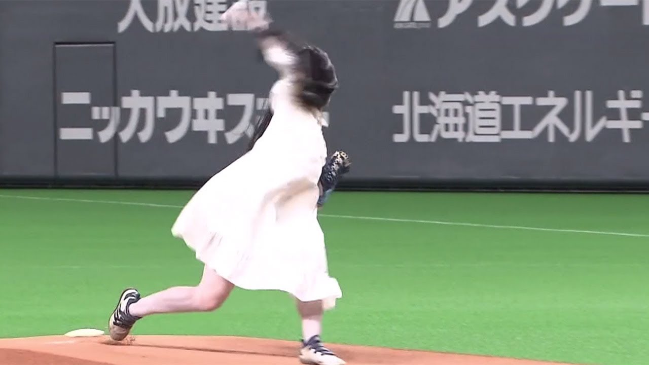 貞子、3年ぶり始球式で“豪速球”披露!場内どよめく