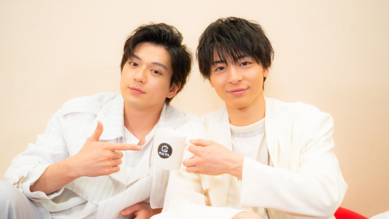 注目の同世代俳優!新田真剣佑&高杉真宙の出会いはハグから始まった!?|チルトーク