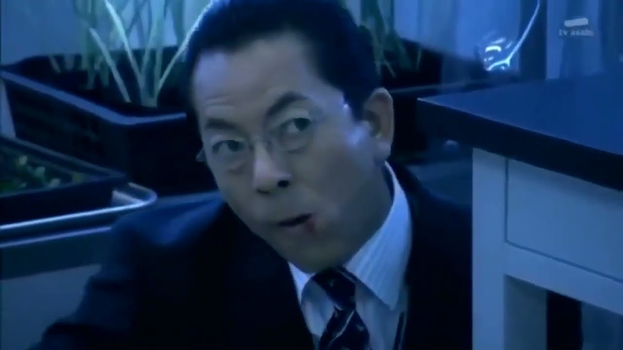 相棒に殴られる杉下右京